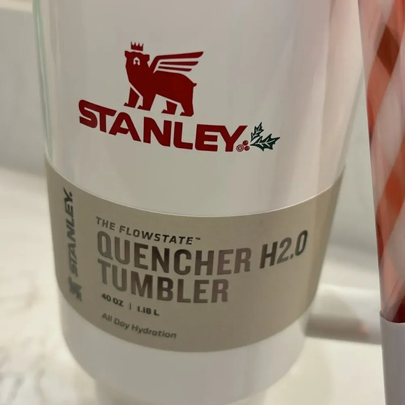 NWT Stanley Thrist quencher Misletoe 40oz quencher - Picture 4 of 11